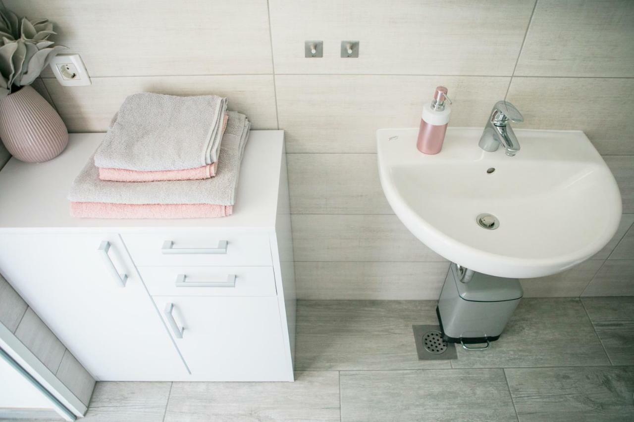 Sweet Stay Roznik Apartment Любляна Екстер'єр фото