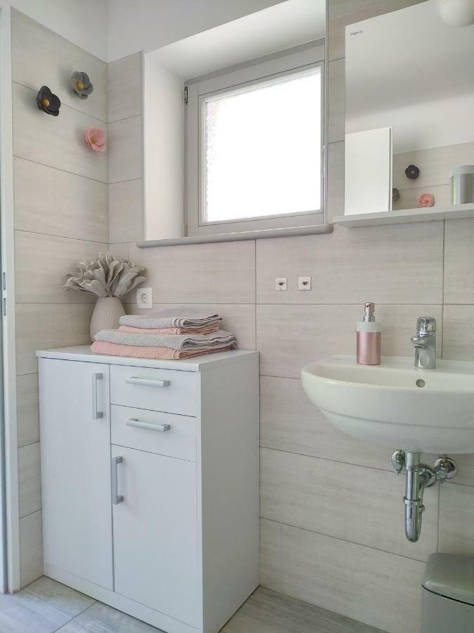 Sweet Stay Roznik Apartment Любляна Екстер'єр фото